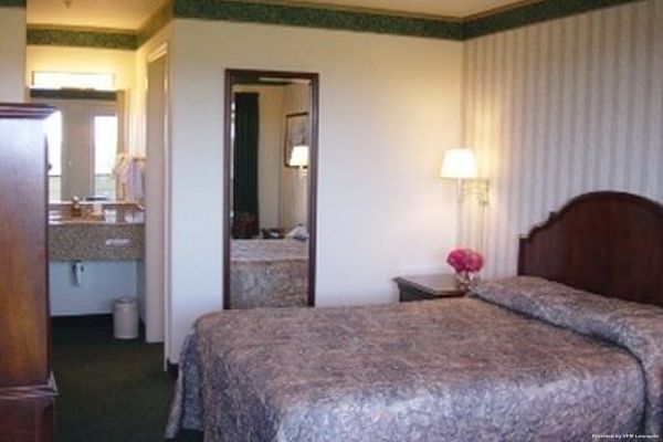 EMERALD DOLPHIN INN (Fort Bragg)